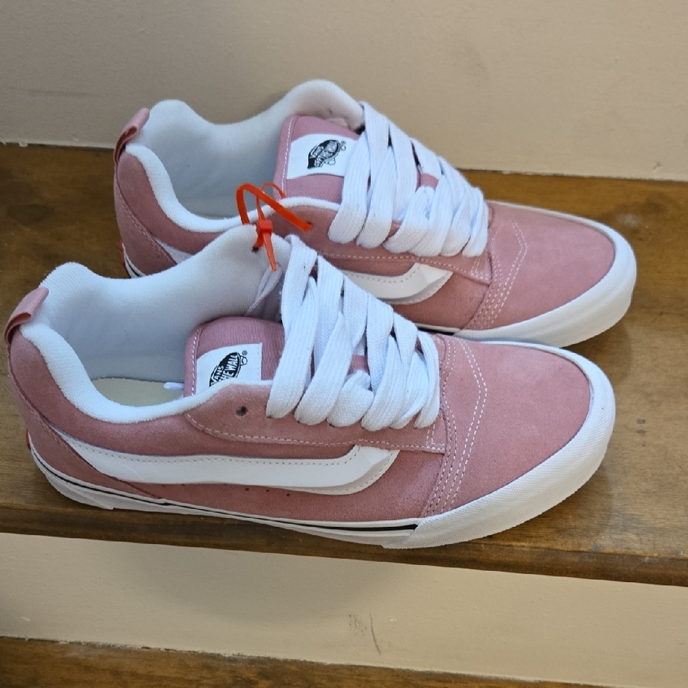 NWT Vans Woman's Classics. KNU SCHOOL CLR THRY FOXGLOVE"